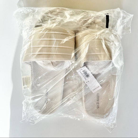 Old Navy Slides - Picture 13 of 13